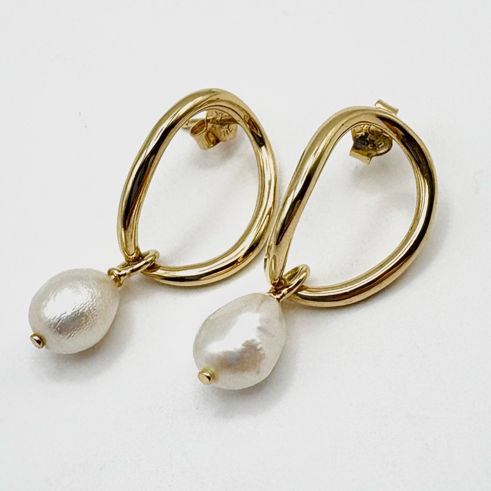 Pandora Organically Shaped Circle & Baroque Treated Pearl Gold-Plated Earrings - Picture 2 of 6